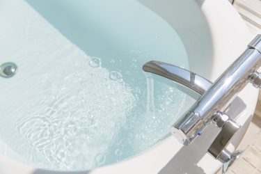 【スタッフコラム】ヘアケアの効果を劇的に変える、入浴時の小さなひと手間。